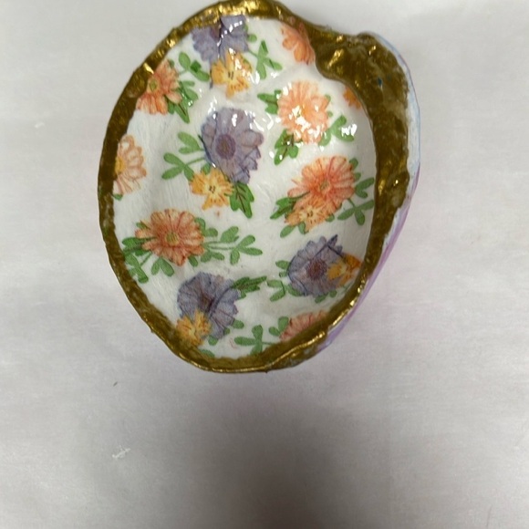 Hand Crafted Floral Gold-Trimmed Shell Trinket Dish - Picture 3 of 9